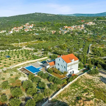 بيت للعطل Stunning In Dvornice With Kitchen سيفيد