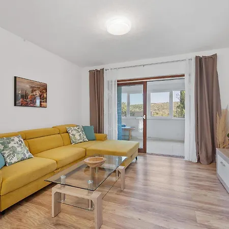 Stunning In Dvornice With Kitchen بيت للعطل *