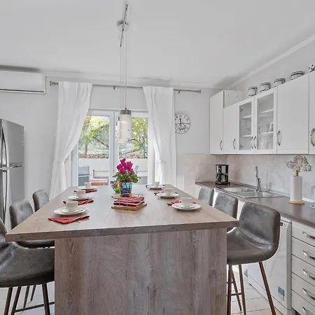 Stunning In Dvornice With Kitchen بيت للعطل سيفيد