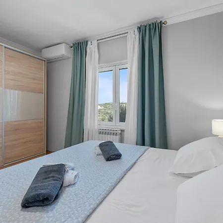 Feriehus Stunning In Dvornice With Kitchen Sevid