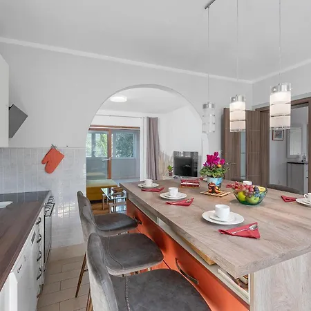 Stunning In Dvornice With Kitchen Feriehus
