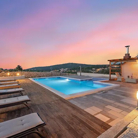 Stunning In Dvornice With Kitchen بيت للعطل *