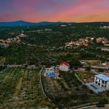 بيت للعطل Stunning In Dvornice With Kitchen سيفيد