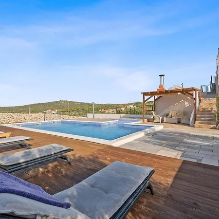 بيت للعطل Stunning In Dvornice With Kitchen سيفيد
