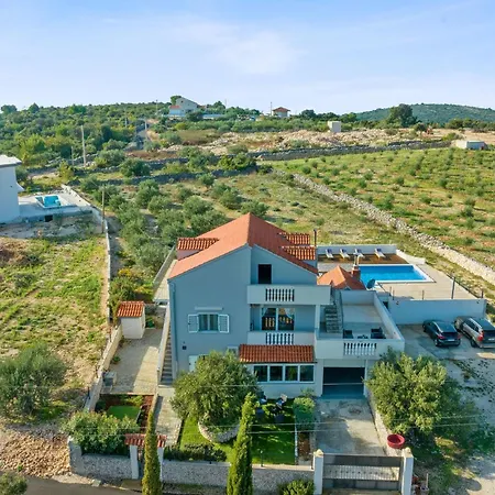 Stunning In Dvornice With Kitchen Feriehus Sevid
