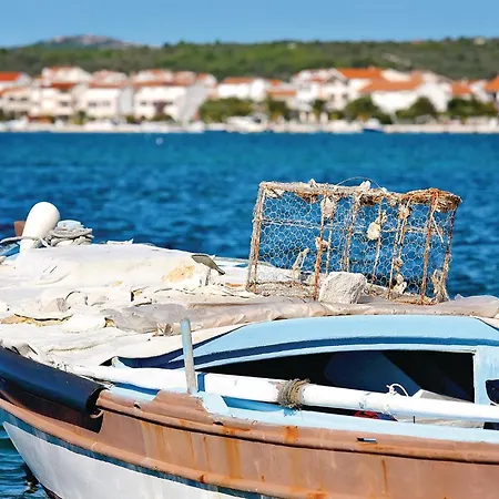 بيت للعطل 3 Bedroom Stunning In Dvornice *